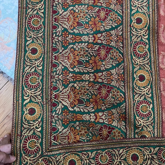 Traditional upada silk saree with blouse - Picture 2 of 6